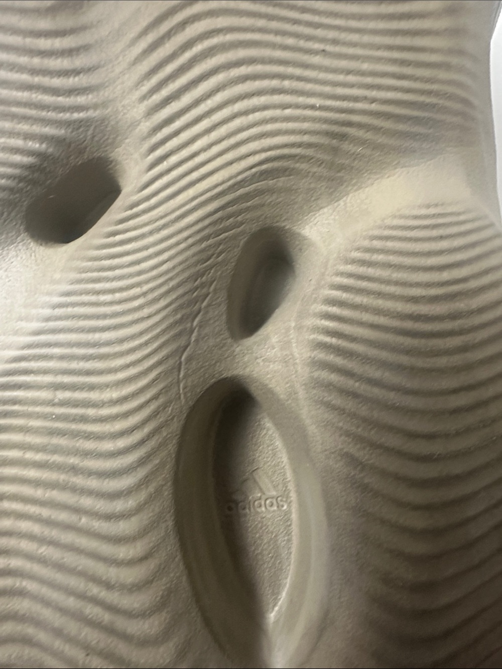 YZY FOAM RNR ADULT (Color: Grey) - Picture 3 of 5